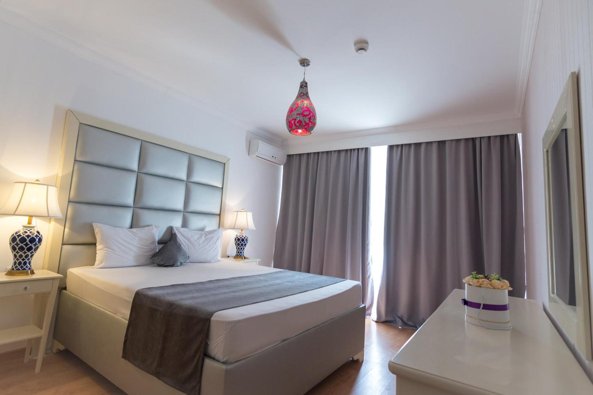 Phoenicia Holiday Resort Mamaia Exterior photo
